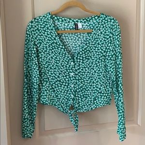 H&M ditsy floral green crop top